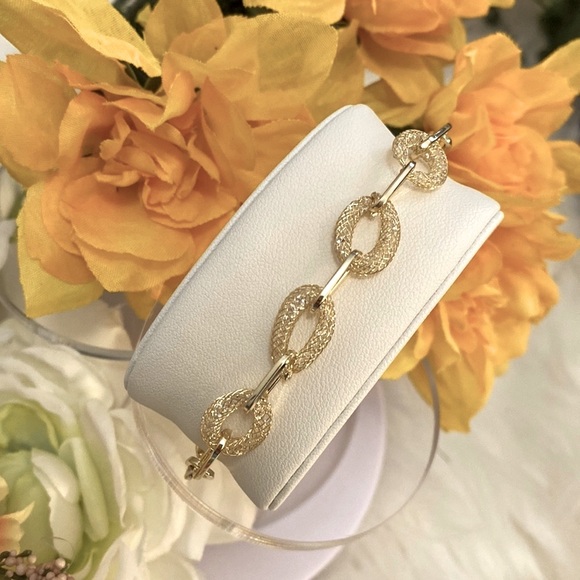 NEW! Gold Mesh Link Bracelet - Picture 4 of 6